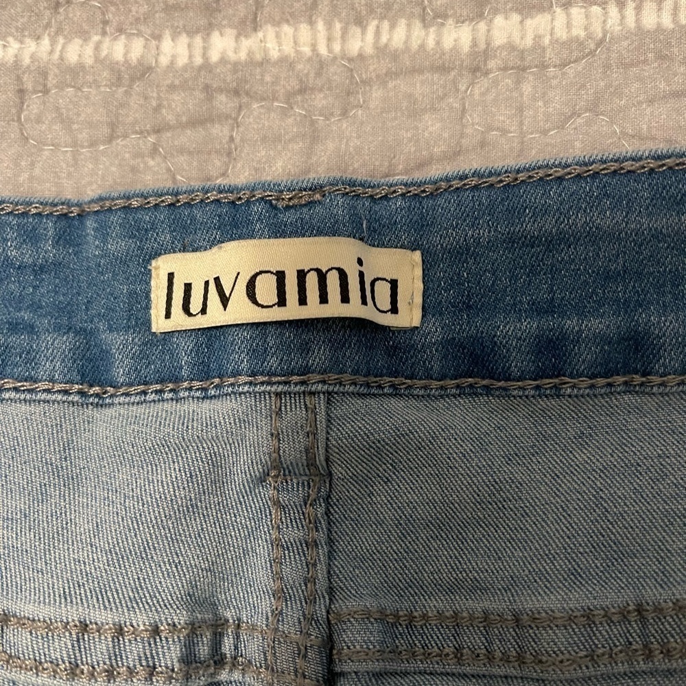 luvamia Women Casual High Waisted Denim Shorts Frayed Raw Hem Ripped Jeans Short - Picture 5 of 6